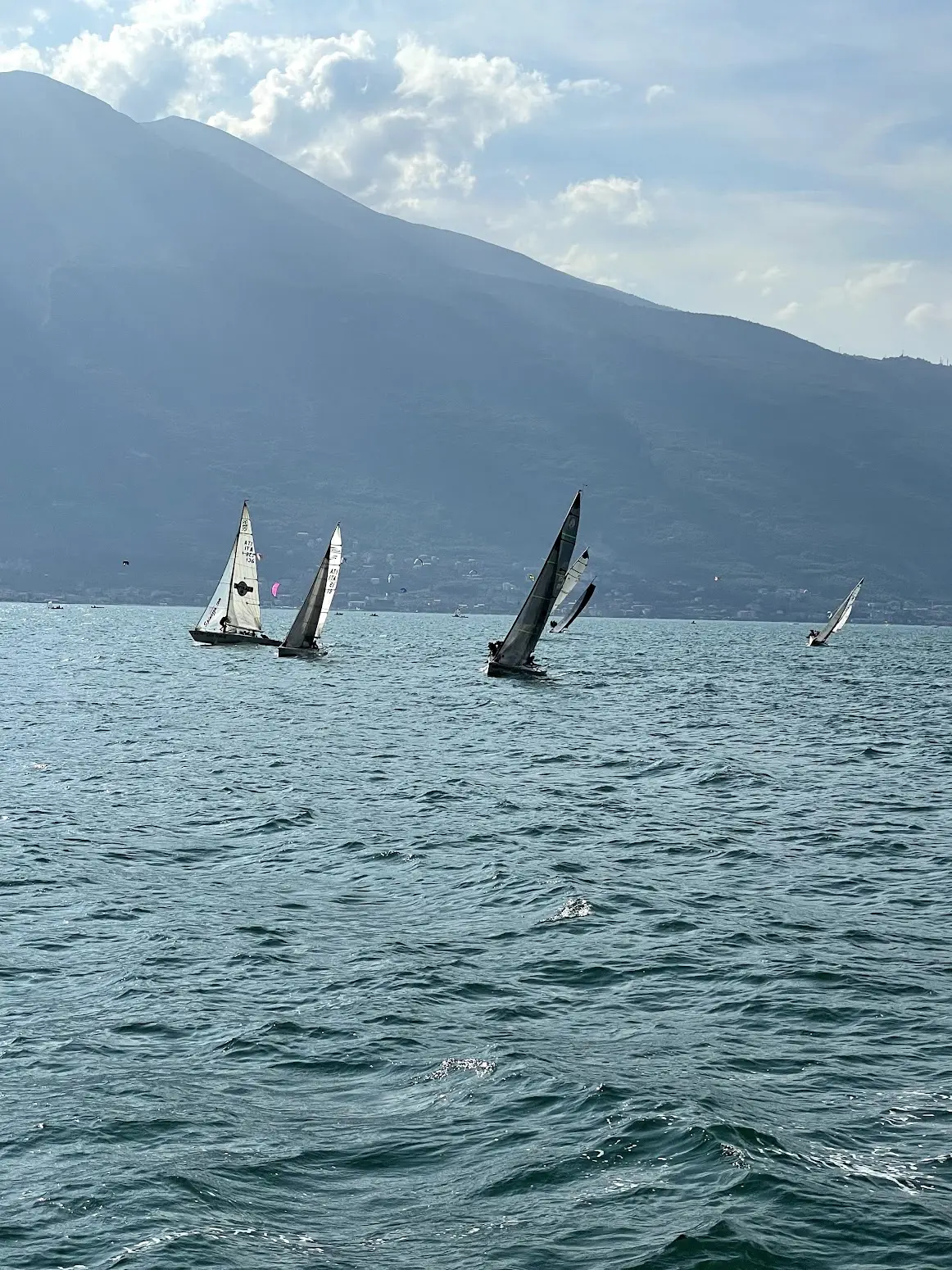 Windsurf al Mattino: Il Pelèr e le Sue Magie